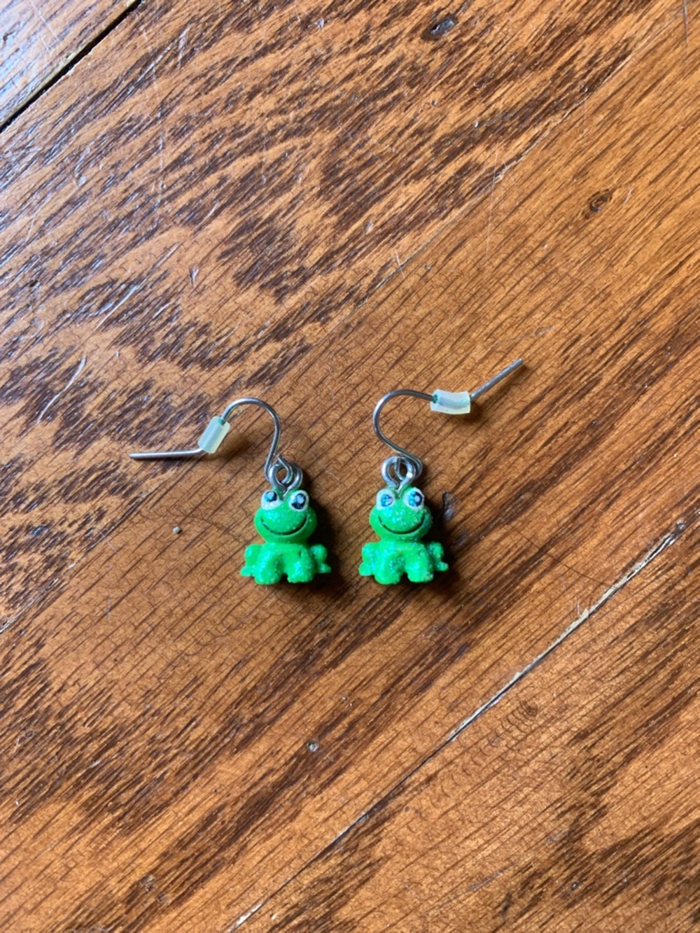 Claire’s Dangle Glitter Frog Earrings